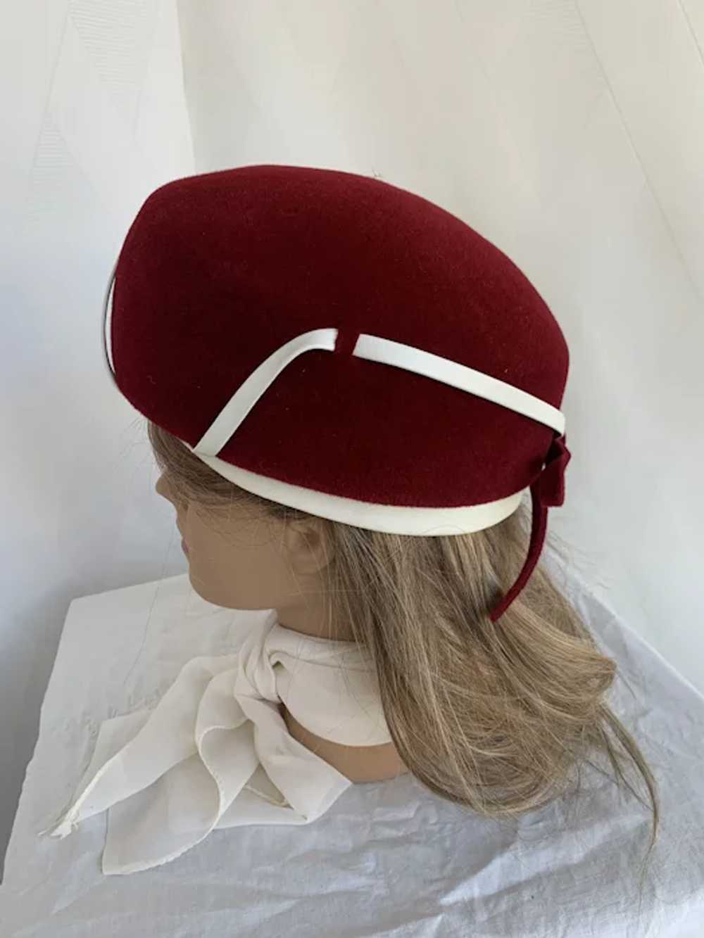 Lecie Vintage 1960s Mod, Red Felted Fur Bubble Hat - image 3