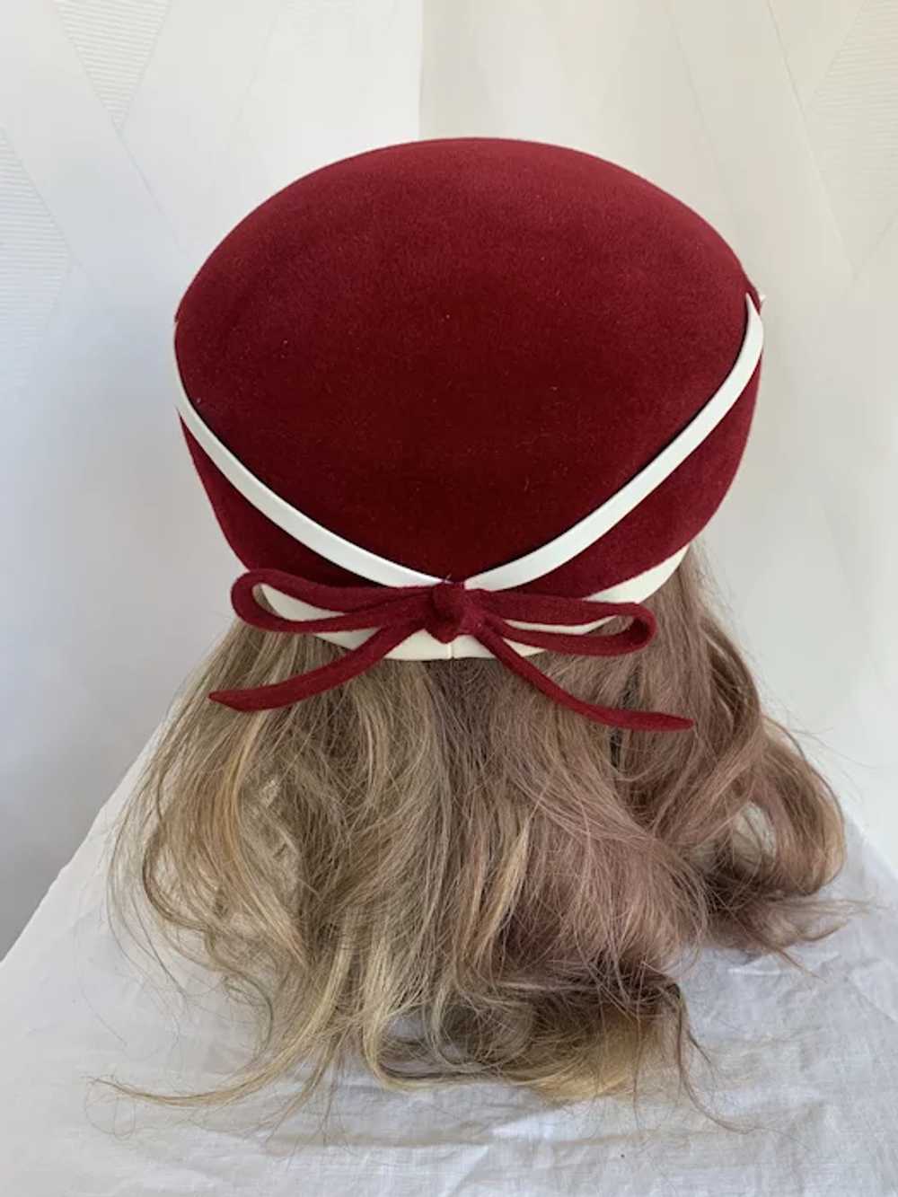 Lecie Vintage 1960s Mod, Red Felted Fur Bubble Hat - image 4