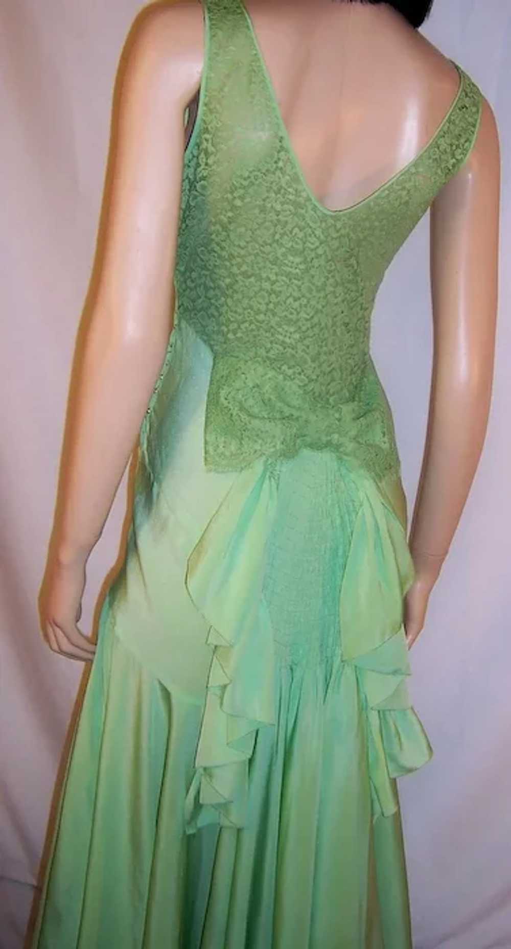 1930's Bias-Cut, Pastel Green Silk Crepe and Lace… - image 4