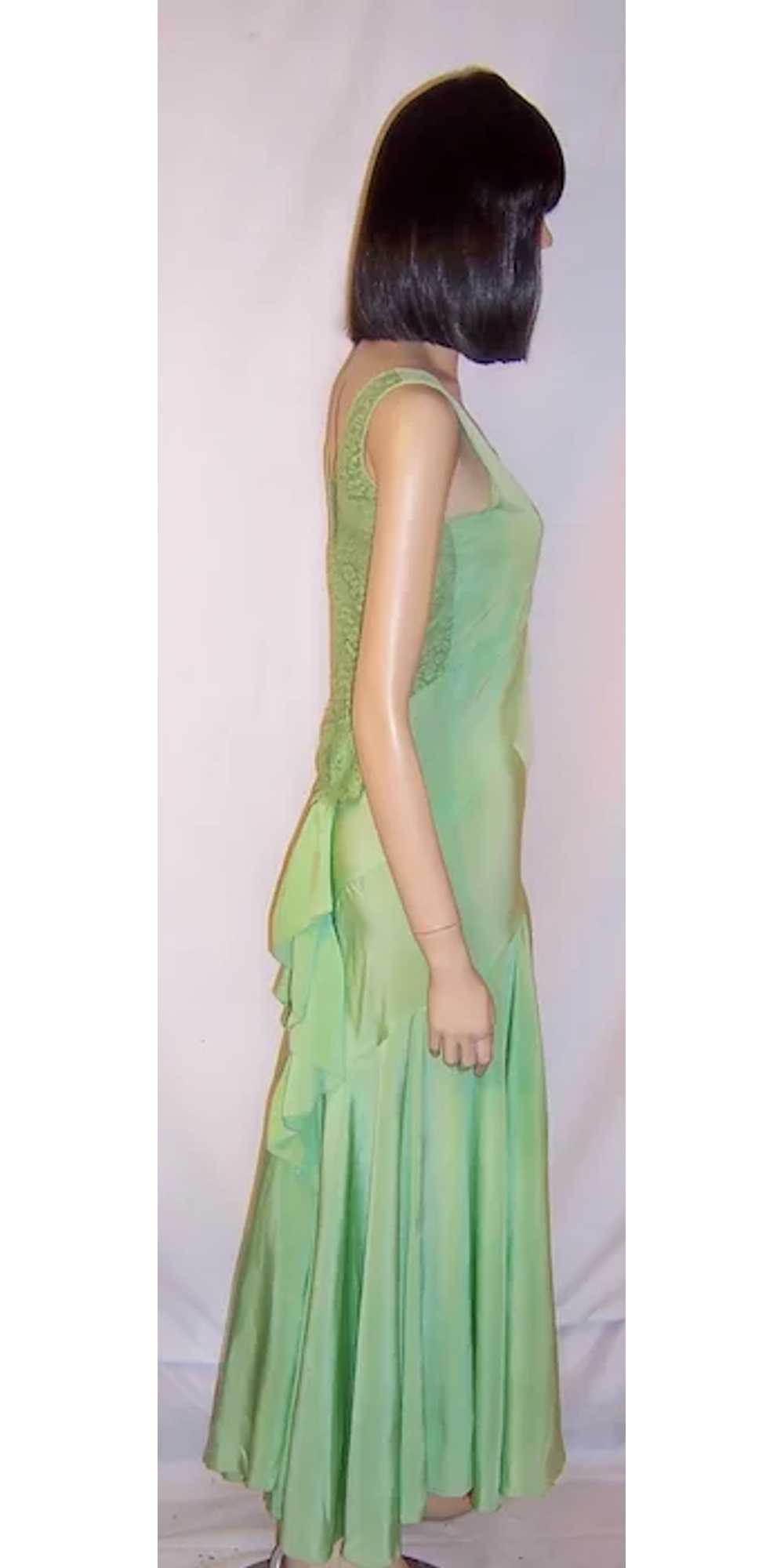 1930's Bias-Cut, Pastel Green Silk Crepe and Lace… - image 6