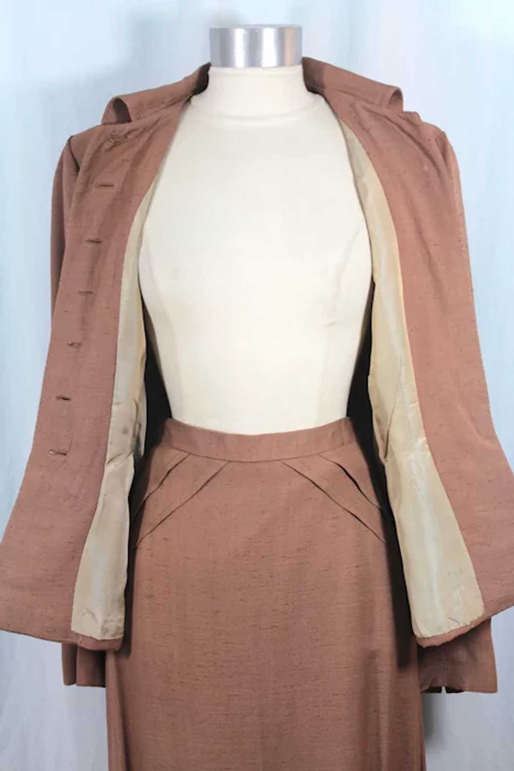 Vintage 1950s Light Brown Rayon Shantung Skirt Su… - image 9