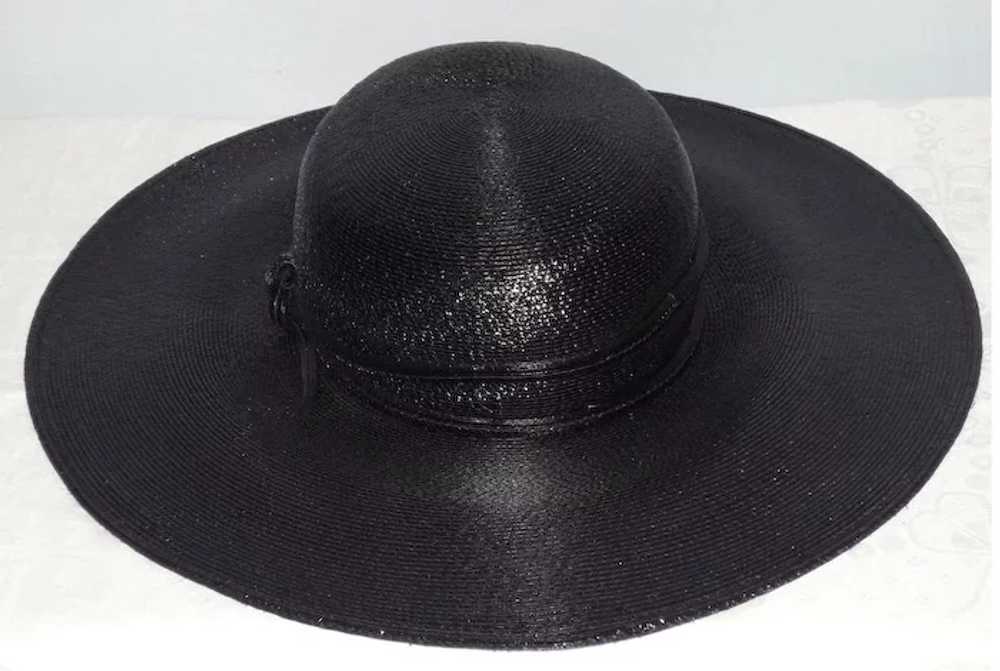 https://img.gem.app/506495893/5f/1669907932/vintage-1960s-black-straw-wide-brim-picture-hat.jpg