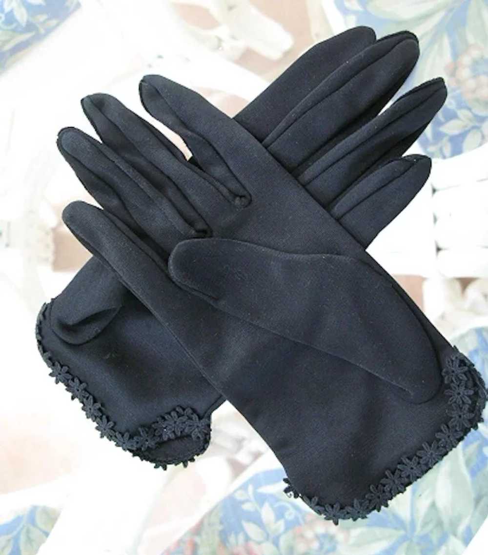 Vintage Ladies Black Daisy Trim Gloves - image 2