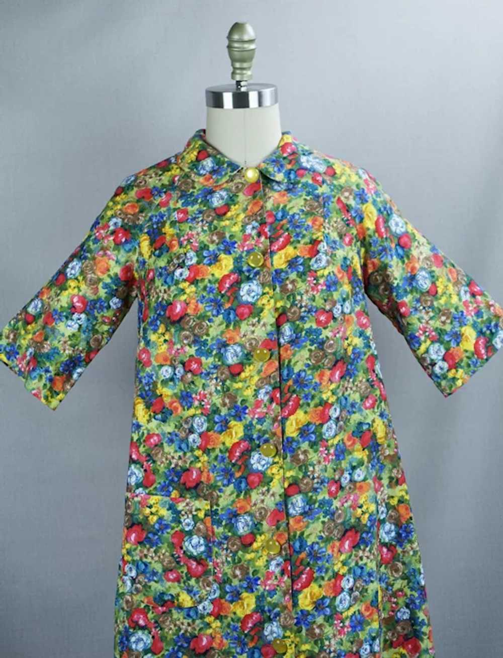 70s Bright Multi-Colored Floral Robe Housecoat by… - image 6
