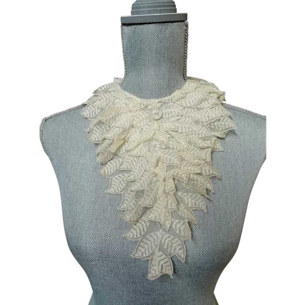 ANTIQUE 1930s French Netted Lace Collar, Multi La… - image 1