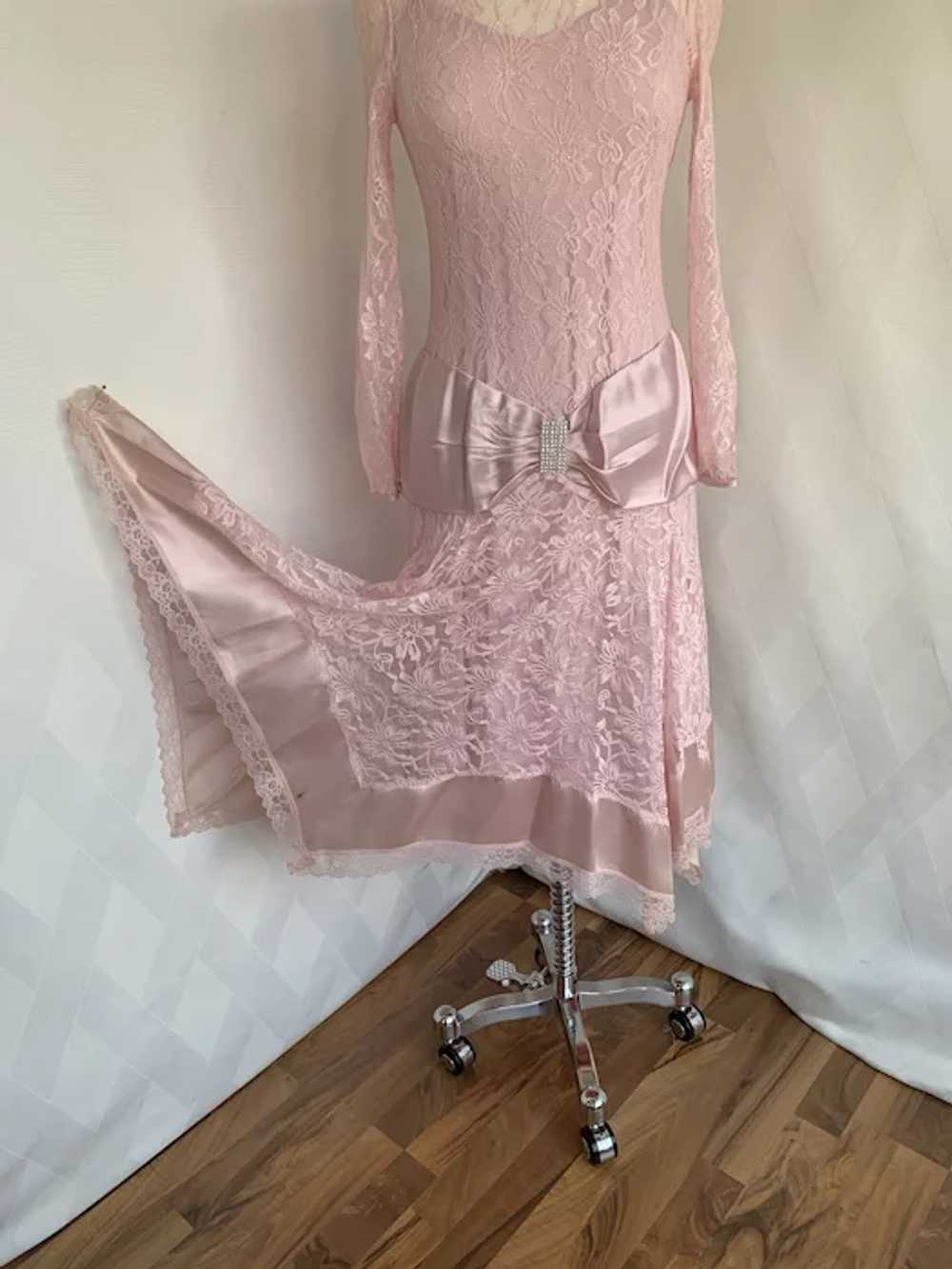 1990s does 20s Pink Lace Drop Waist Dress - image 2