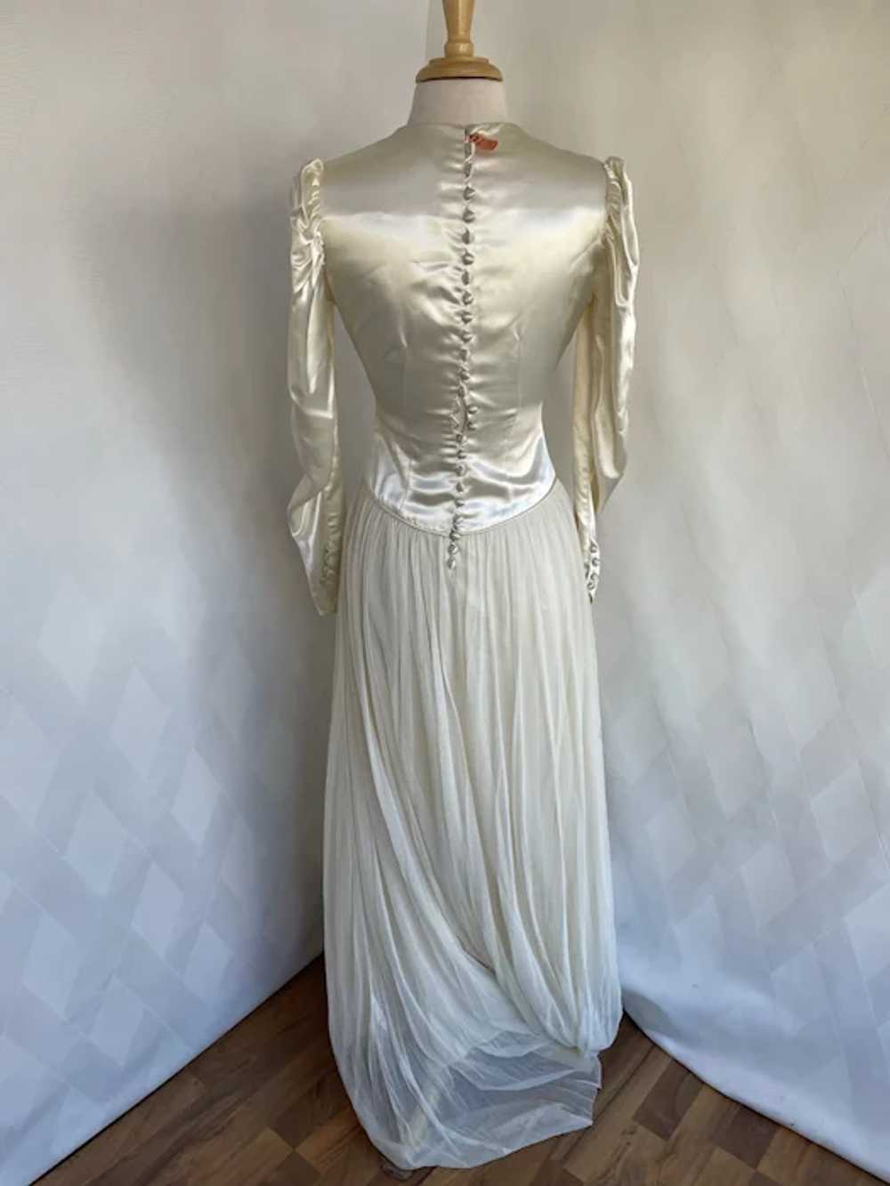 1940s Satin And Tulle Wedding Gown With Queen Anne Ne Gem 