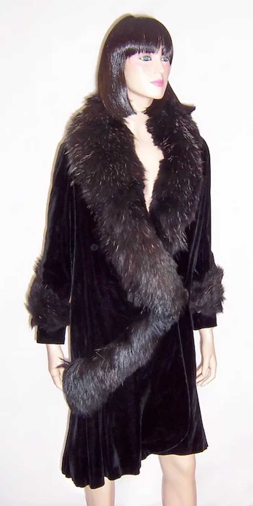 Fabulous 1920's Black Silk Velvet Coat with Fur C… - image 4