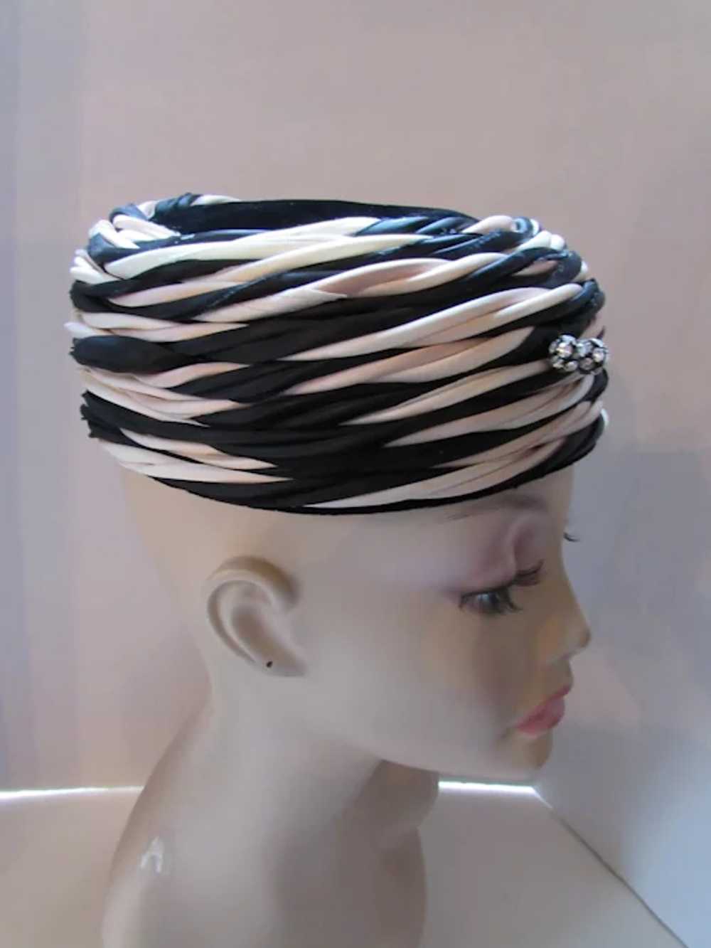 Mid-Century Pillbox Hat in Black & Cream Roberta … - image 4