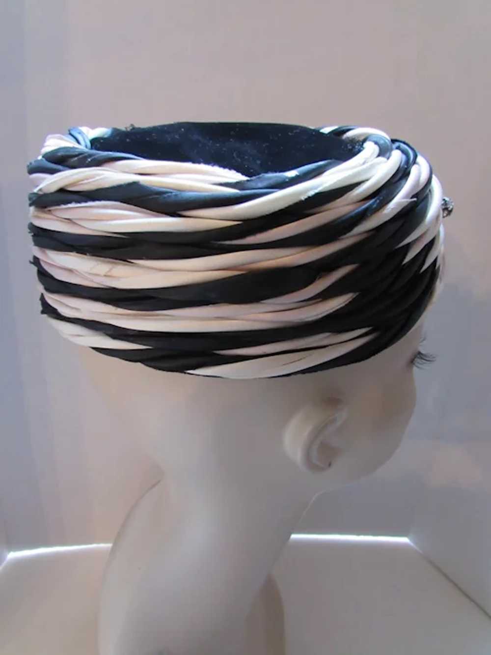 Mid-Century Pillbox Hat in Black & Cream Roberta … - image 5