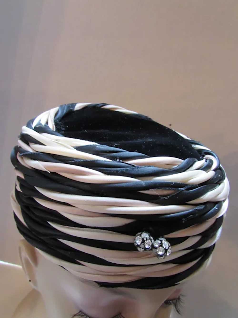 Mid-Century Pillbox Hat in Black & Cream Roberta … - image 6