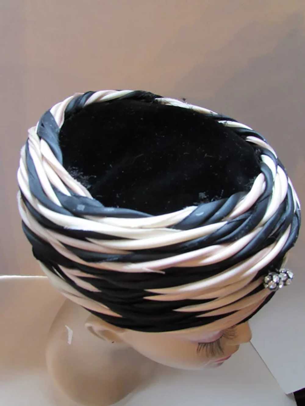 Mid-Century Pillbox Hat in Black & Cream Roberta … - image 7