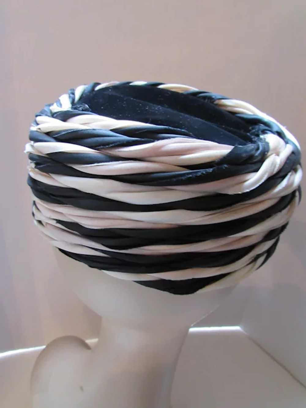 Mid-Century Pillbox Hat in Black & Cream Roberta … - image 9