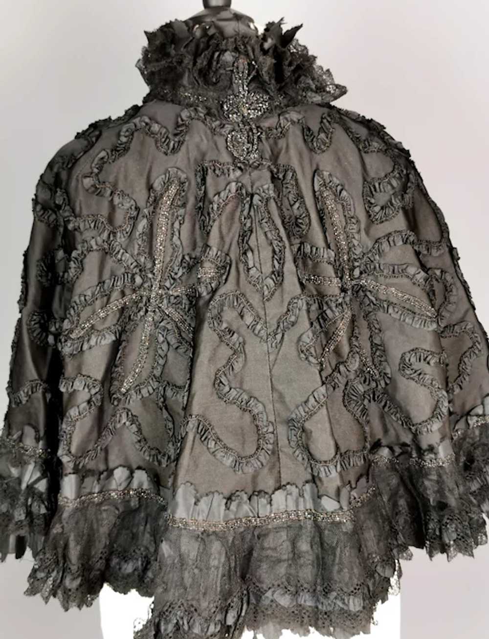 Antique Victorian mourning cape, French jet, Taff… - image 9