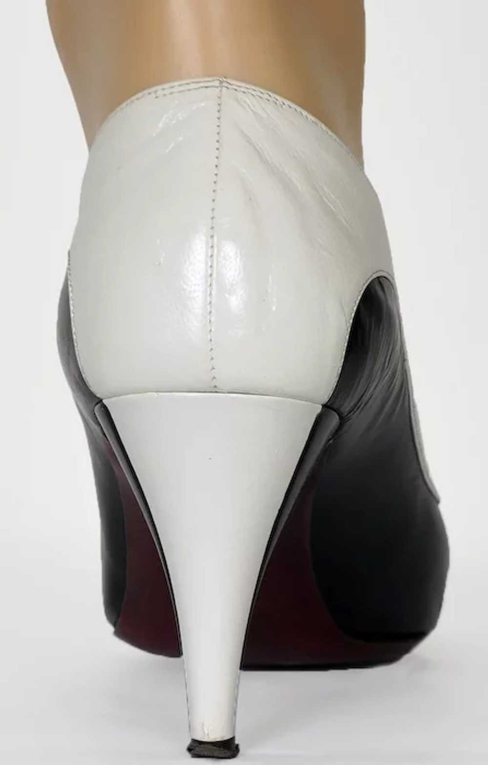 1980s Bruno Magli Black & White Pump Shoes - image 4
