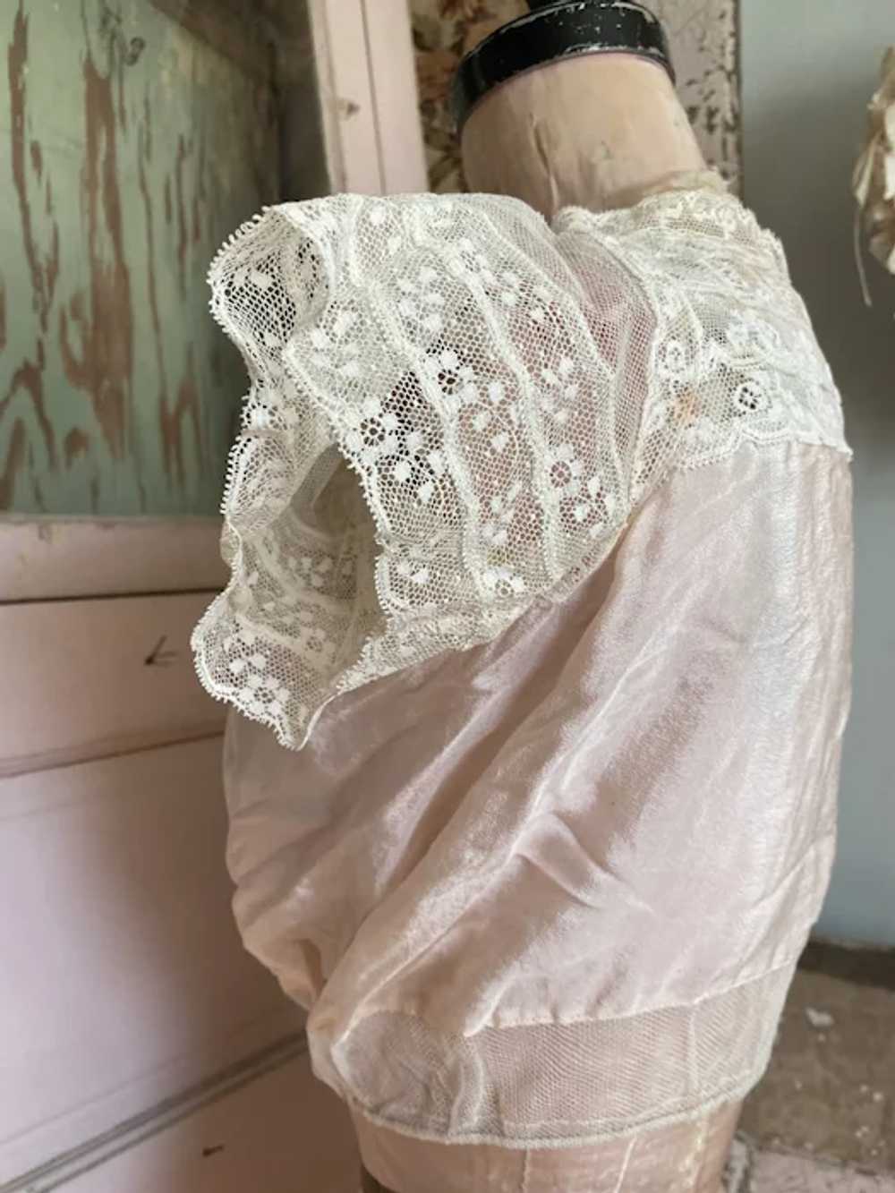 Gorgeous Antique Edwardian Ice Pink Silk and Lace… - image 9