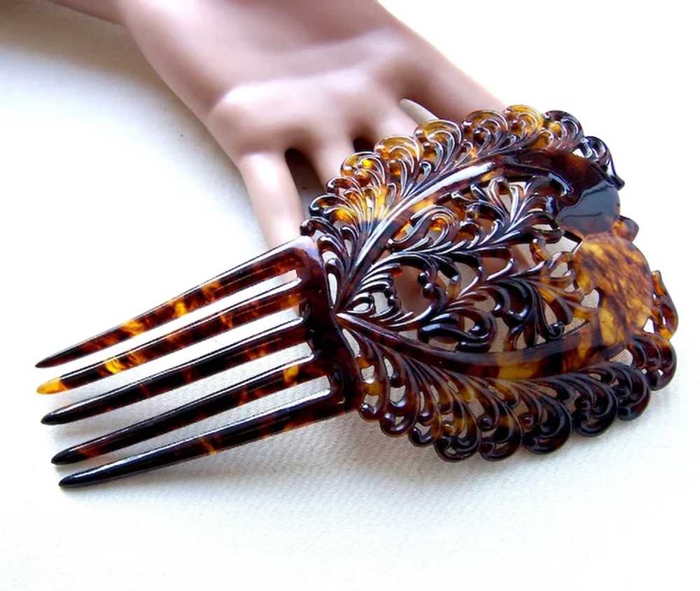 Late Victorian Spanish style hair comb with carve… - image 3