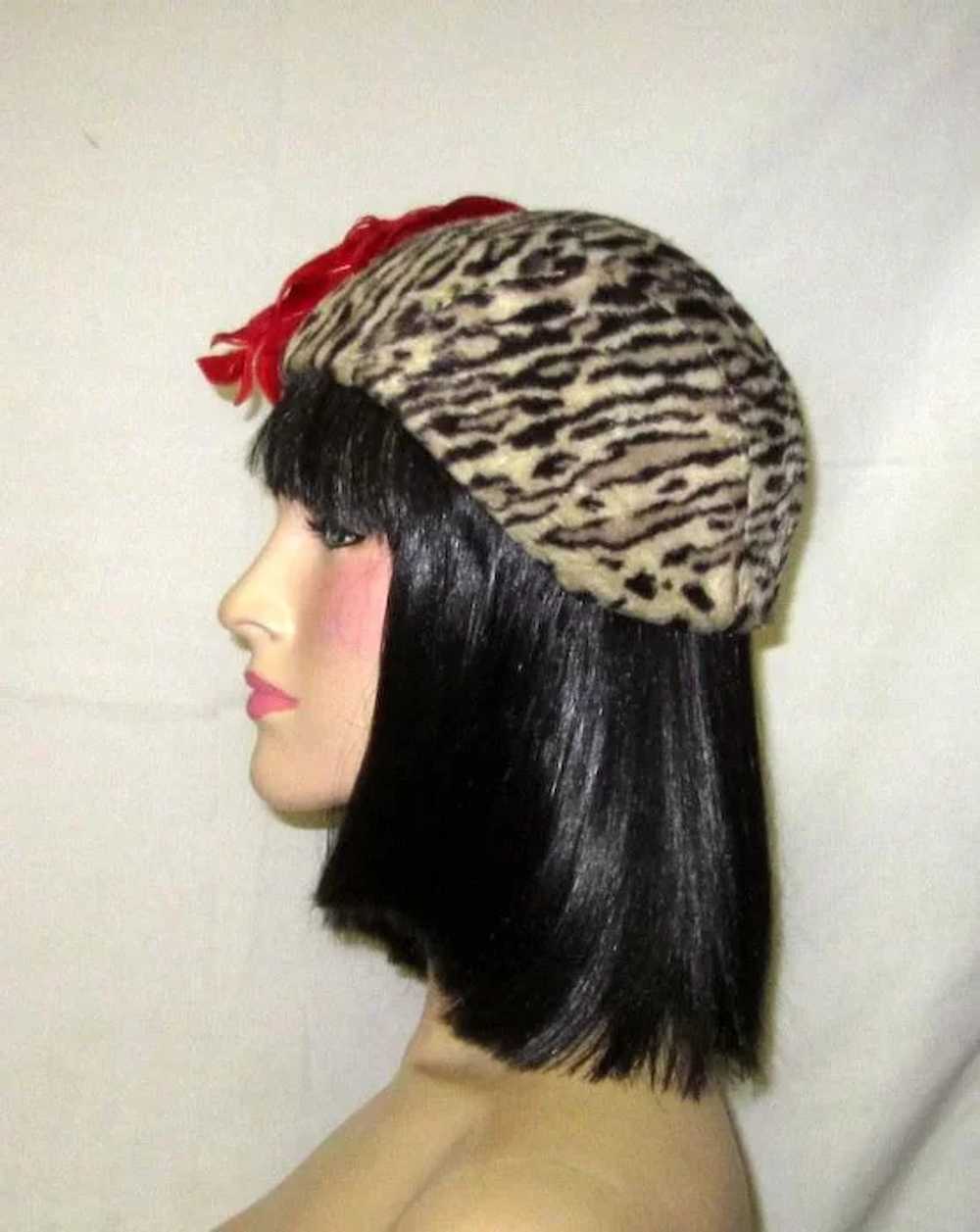 1950's Faux Leopard Print Hat/Chapeau with Red Fe… - image 4