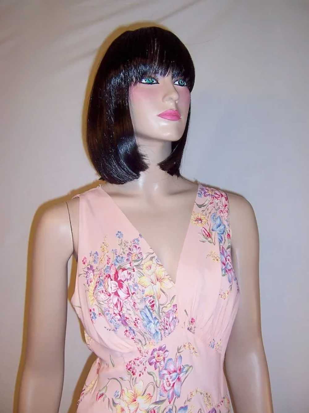 1930's Pink Negligee with Daffodil Floral Sprays - image 5