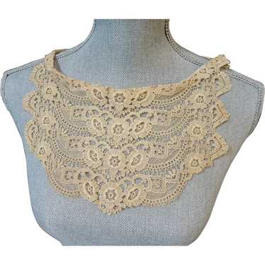 ANTIQUE French Lace Ladies Collar, Intricate Flor… - image 1