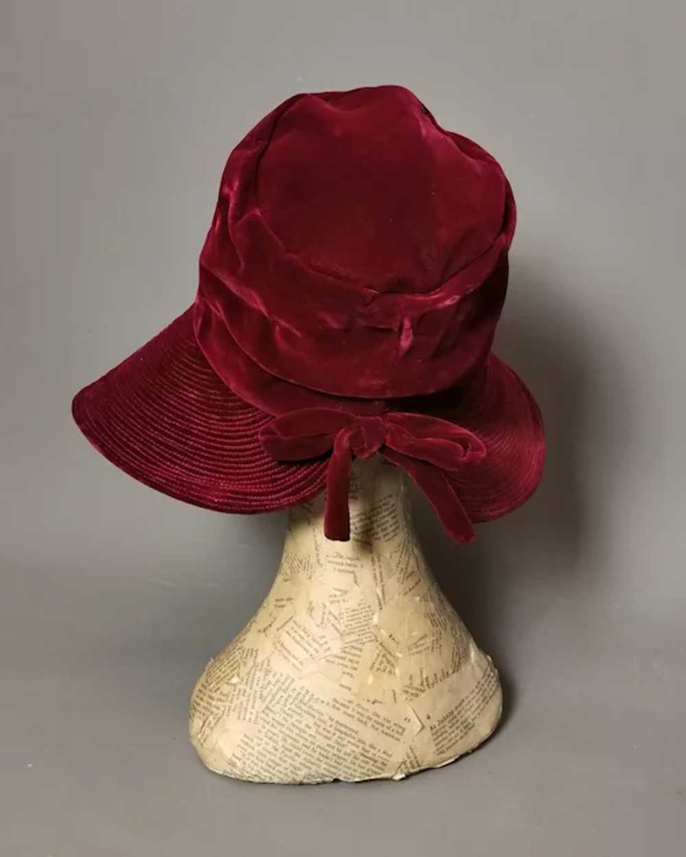 Vintage 1940s floppy velvet hat, wine red - image 3