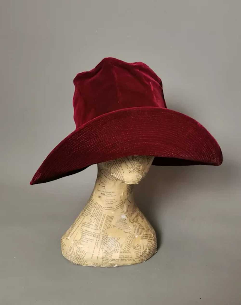 Vintage 1940s floppy velvet hat, wine red - image 4