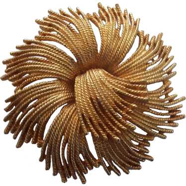 Huge Celebrity NY Star burst Brooch Gold tone - image 1