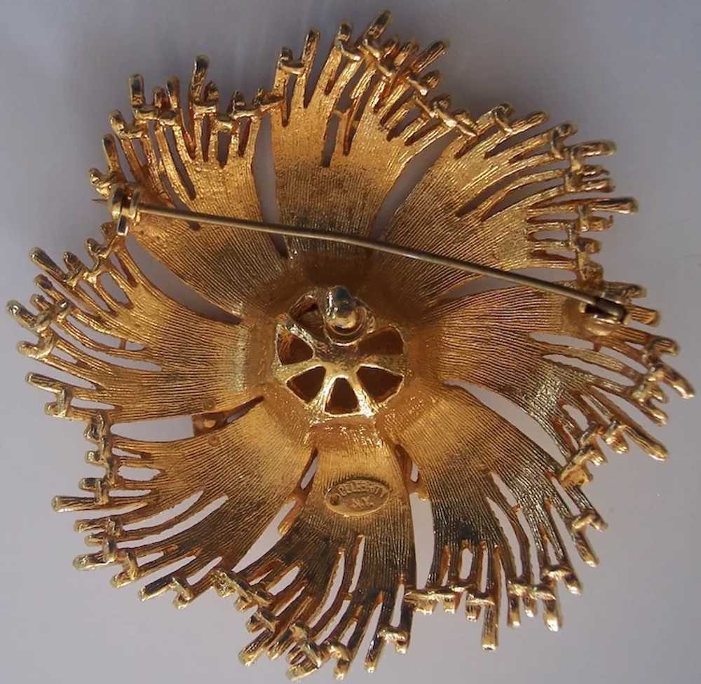 Huge Celebrity NY Star burst Brooch Gold tone - image 4