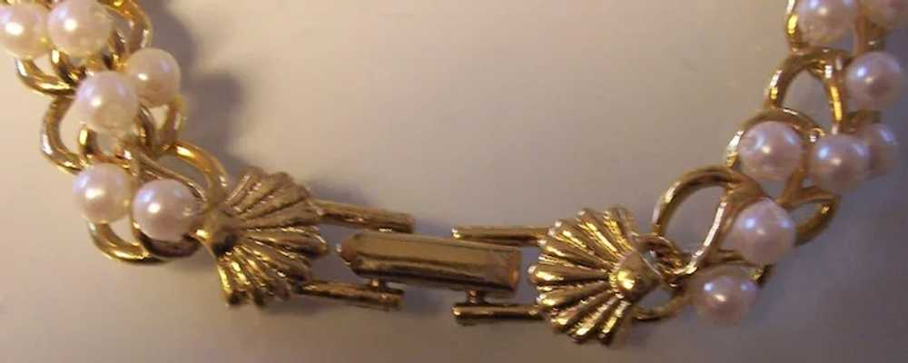 Richelieu Faux Pearl Gold tone Bracelet Fan Shell… - image 2
