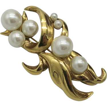 Pretty Faux Pearl Floral Brooch Gold tone