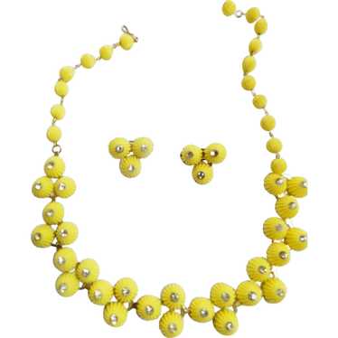 Fun Loving Coro Yellow Celluloid daisy Necklace a… - image 1