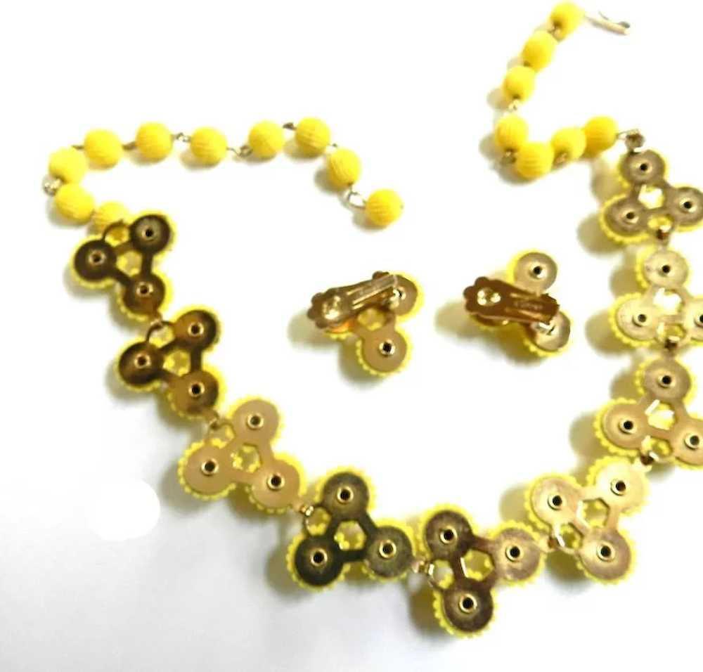 Fun Loving Coro Yellow Celluloid daisy Necklace a… - image 2