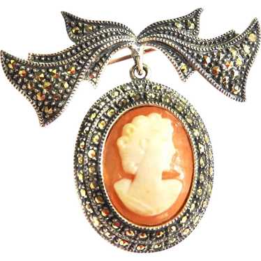 Stunning Vintage  Carved Shell Cameo Brooch