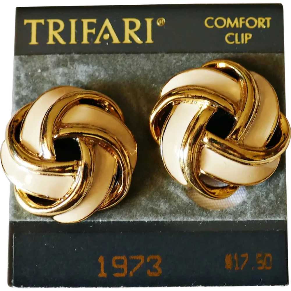 Vintage enamel painted gold-plated comfort clip e… - image 1