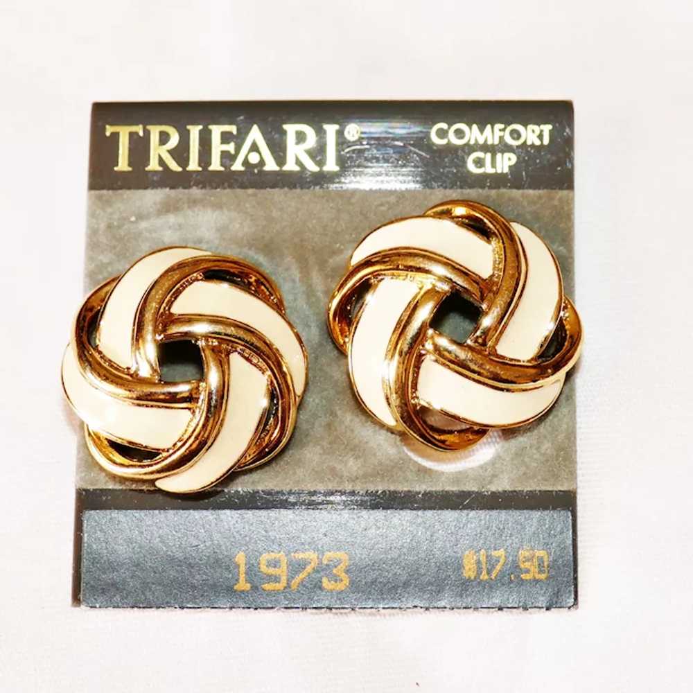 Vintage enamel painted gold-plated comfort clip e… - image 3