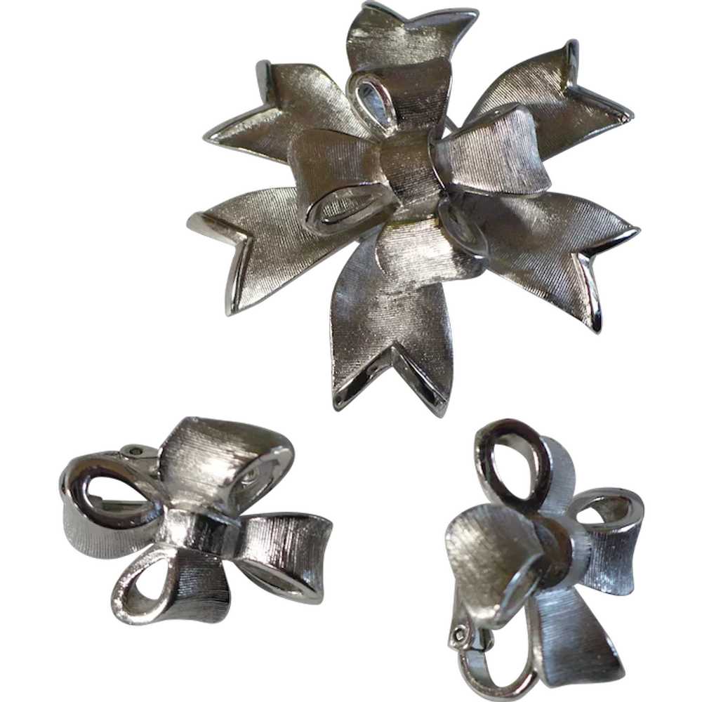 Trifari Bow Pin & earrings - image 1