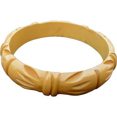 Bakelite Carved Bows Bracelet - image 1