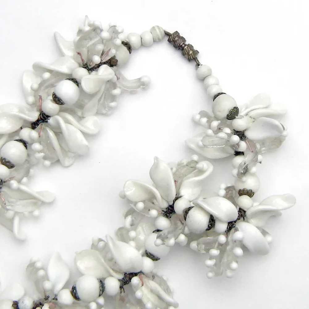 Early Vintage Italian Glass Necklace with Leaves … - image 3