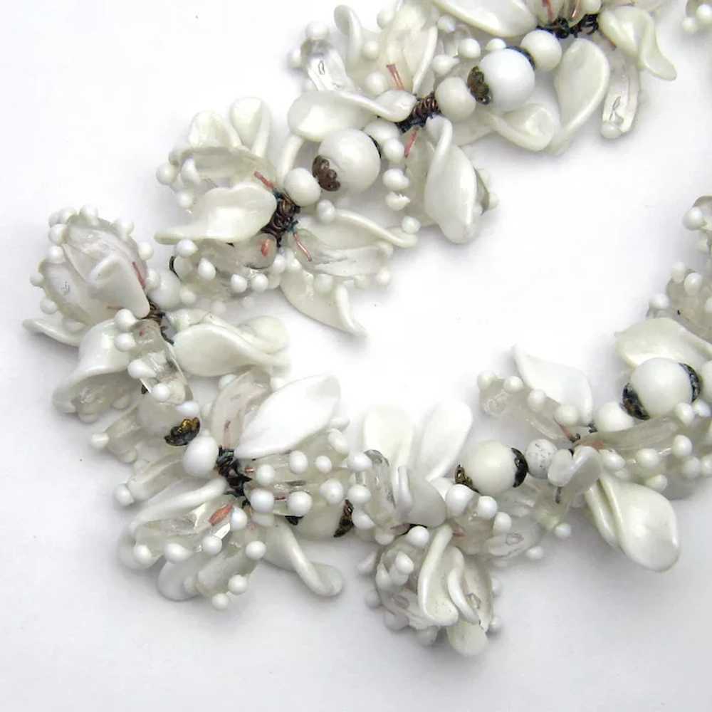 Early Vintage Italian Glass Necklace with Leaves … - image 4