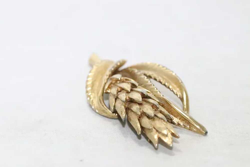 Vintage Monet Gold Tone Wheat Stalk Brooch - image 4