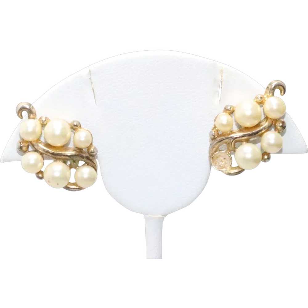 Vintage Costume Trifari Pearl Earrings - image 1