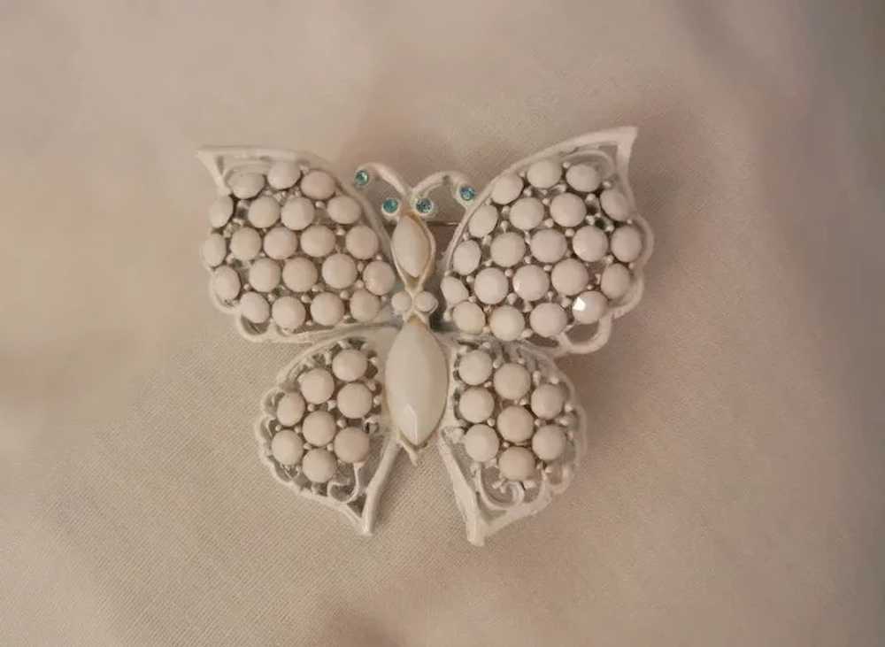 Beautiful Milk glass white enamel Butterfly Brooch - image 4