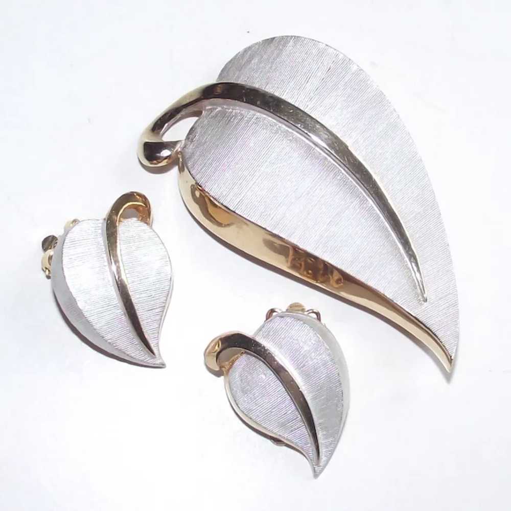 1960's Demi Parure Brooch and Earrings White and … - image 3