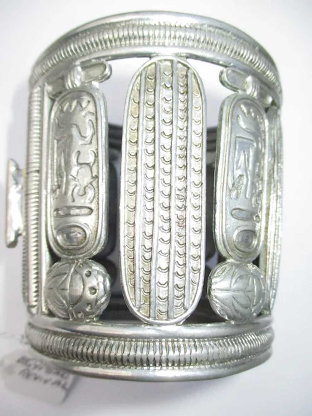 1940s Egyptian Revival Hinged Cuff - image 3
