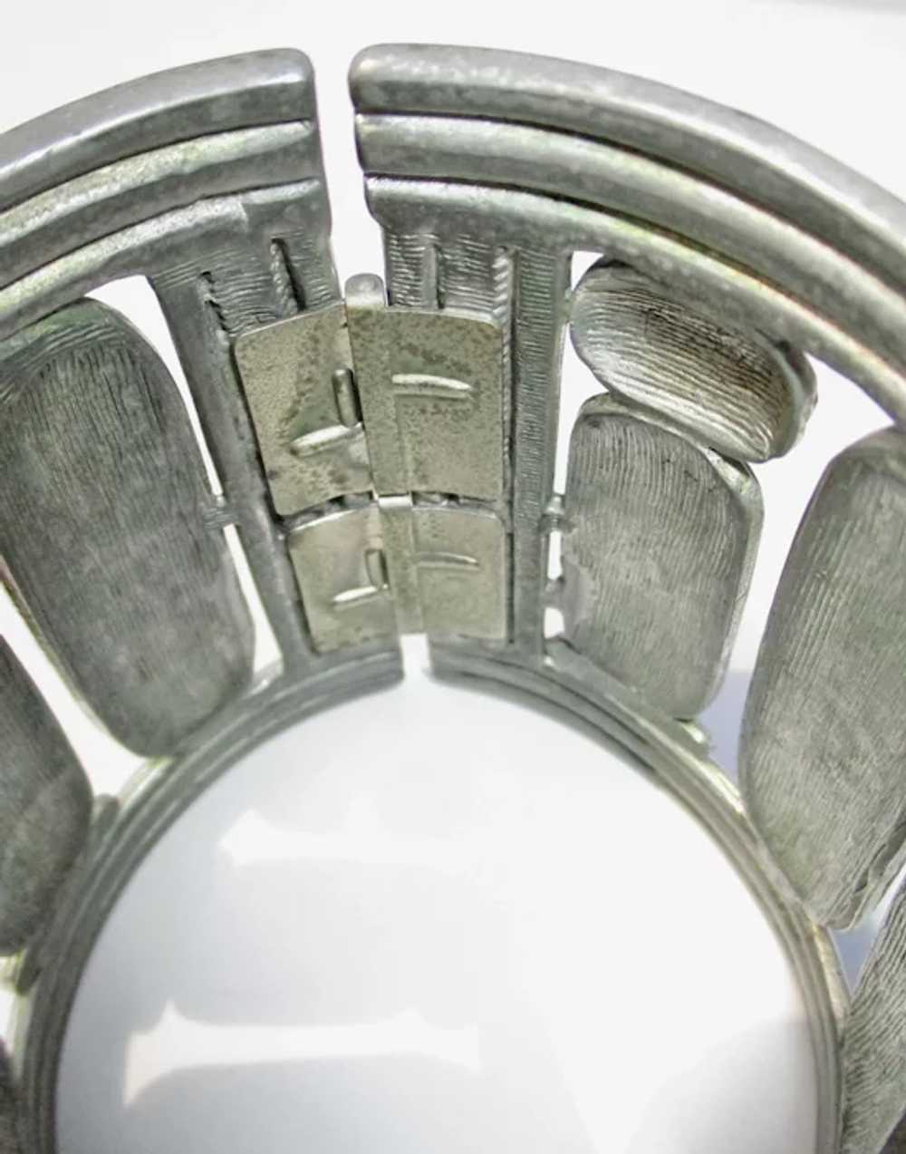 1940s Egyptian Revival Hinged Cuff - image 5
