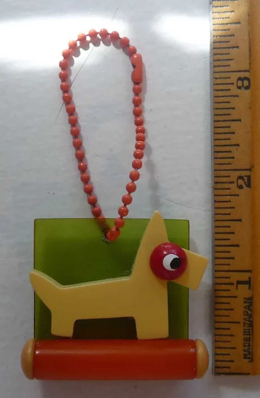Adorable Bakelite YELLOW SCOTTY Dog Charm Key Cha… - image 2