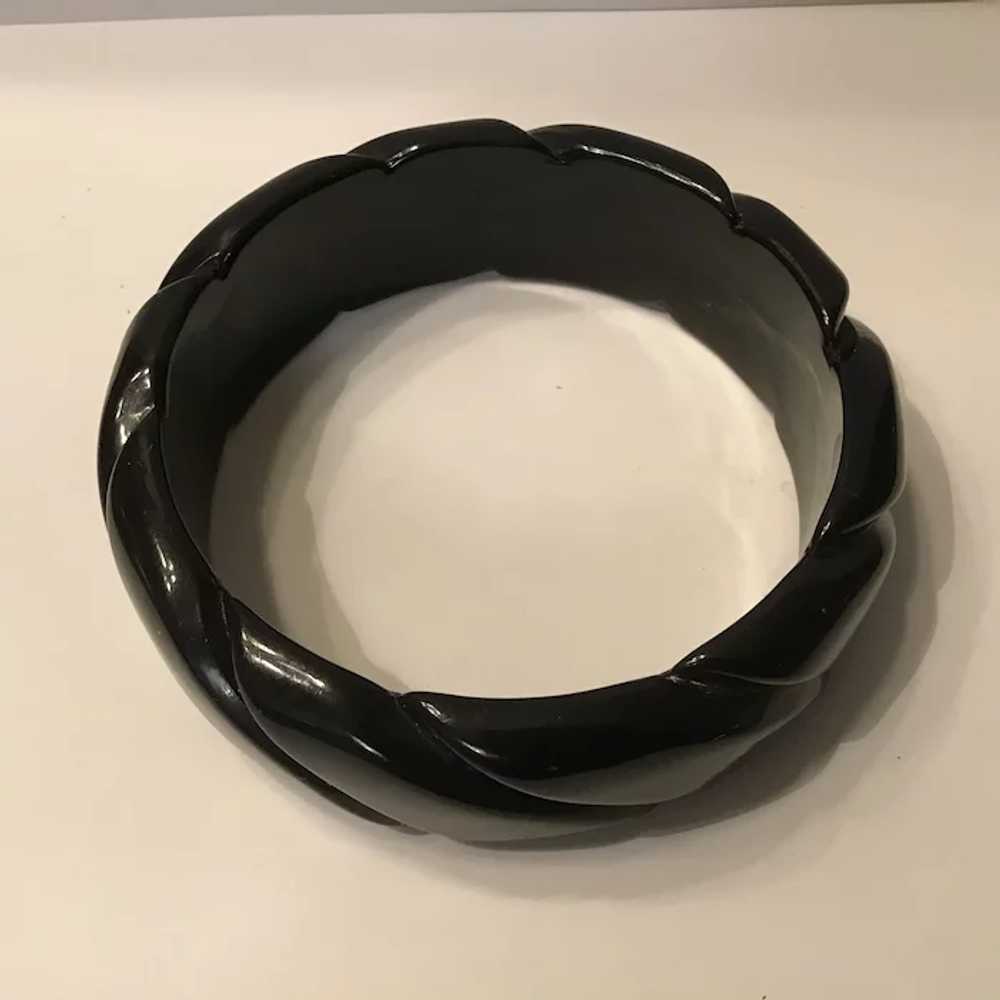 Black Bakelite Deeply Incised Bangle Bracelet - image 4