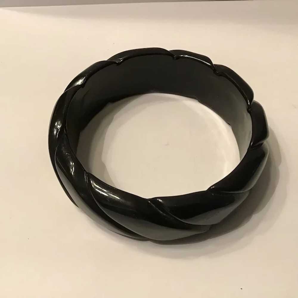 Black Bakelite Deeply Incised Bangle Bracelet - image 7