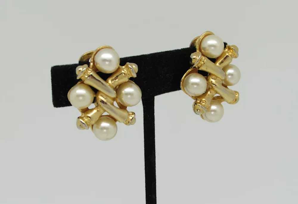 1980s Criss Cross Earrings with Imitation Pearls - image 2