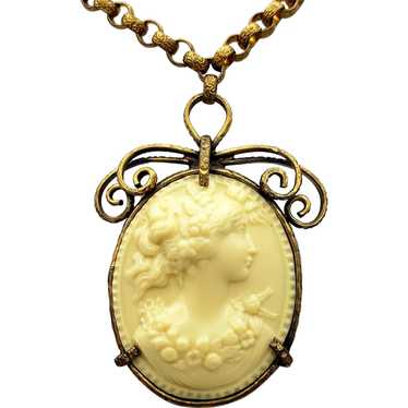 Charming CAMEO Pendant Necklace